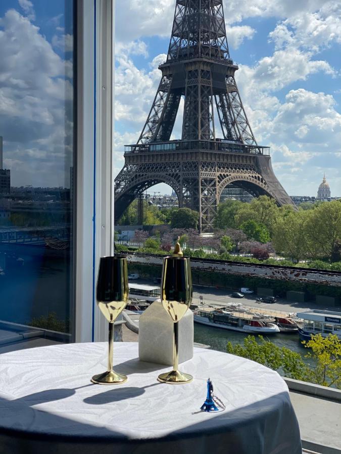 Eiffel Tower Romantic View Apartment Paris Exterior photo